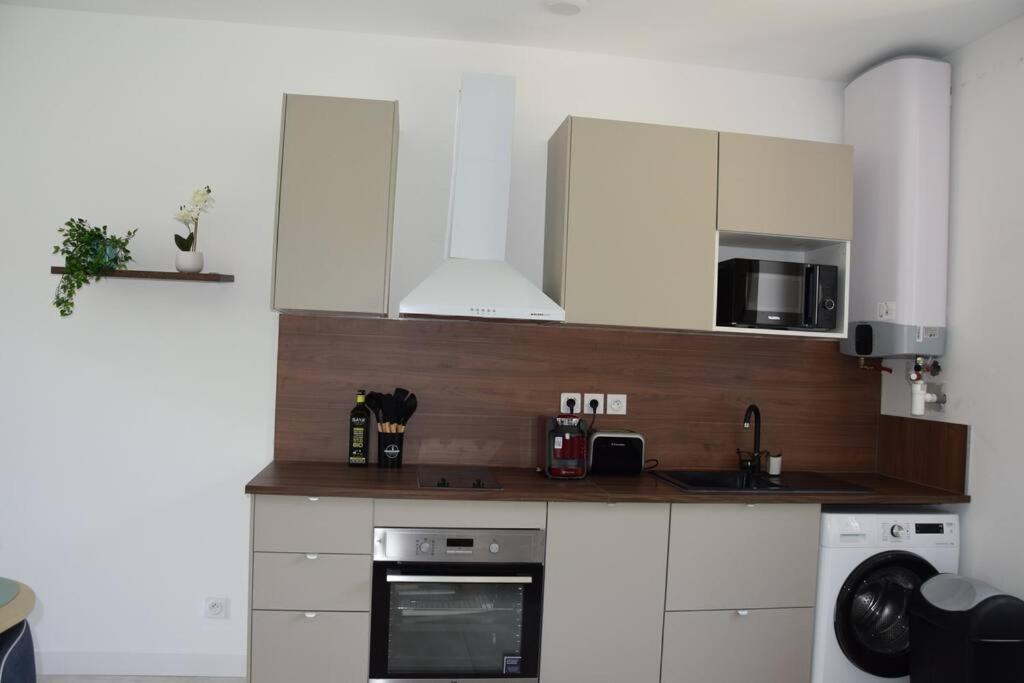 Appartamento Elegant T2 A Bron, Tramway A 2Min, Box Parking, 4Personnes Esterno foto